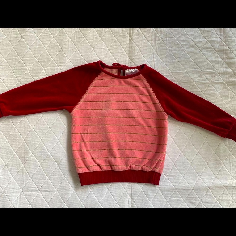 Hanna Andersson velour/Terry cloth sweatshirt/top with metallic gold stripes.
